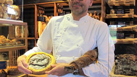 Titulaire d’un BM en boulangerie, Richard Gressent commence ses journées à 4 h au fournil. ©B.GUICHETEAU